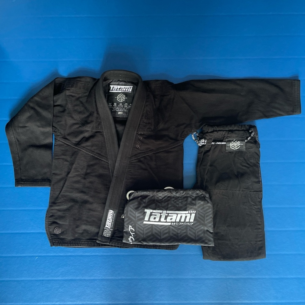 Tatami Estilo Black Label Gi A2, gently used, 550 GSM jacket, great shape.